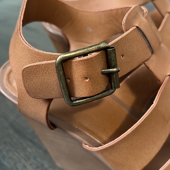 NWOT Nine West Tan Wedges - Picture 5 of 5